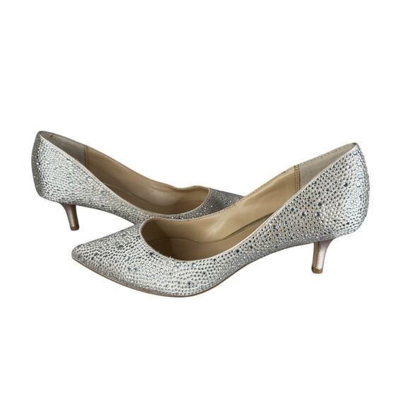 NEW Jewel Embellished Satin Pointed Toe Kitten Heels Silver Pumps Size 6.5 - Picture 3 of 8